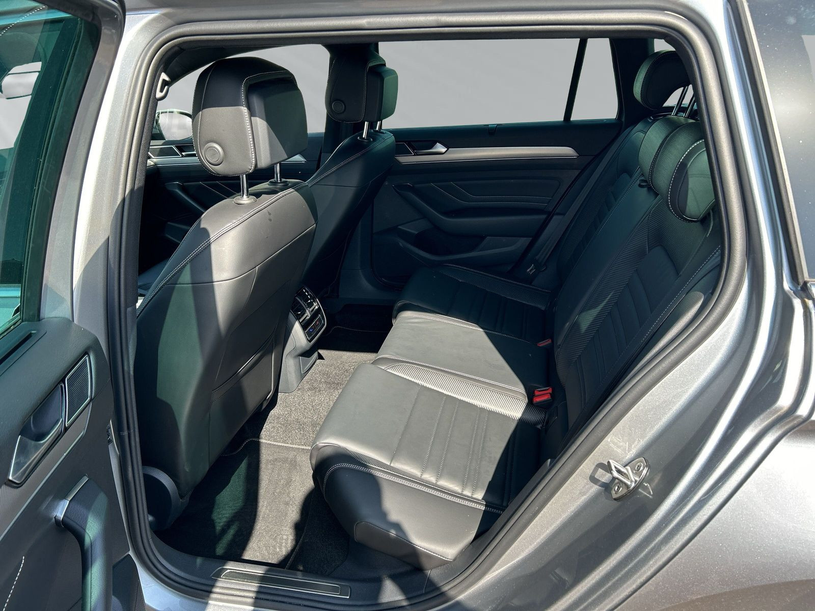 Passat Variant Elegance-R-Line-Sportp./Winterräd