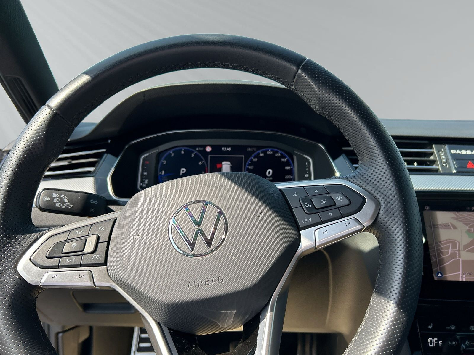 Passat Variant Elegance-R-Line-Sportp./Winterräd