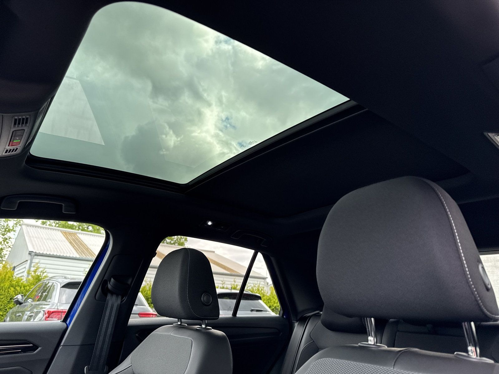 T-ROC R-Line IQ Drive+BusinessP+Black Style+Pano