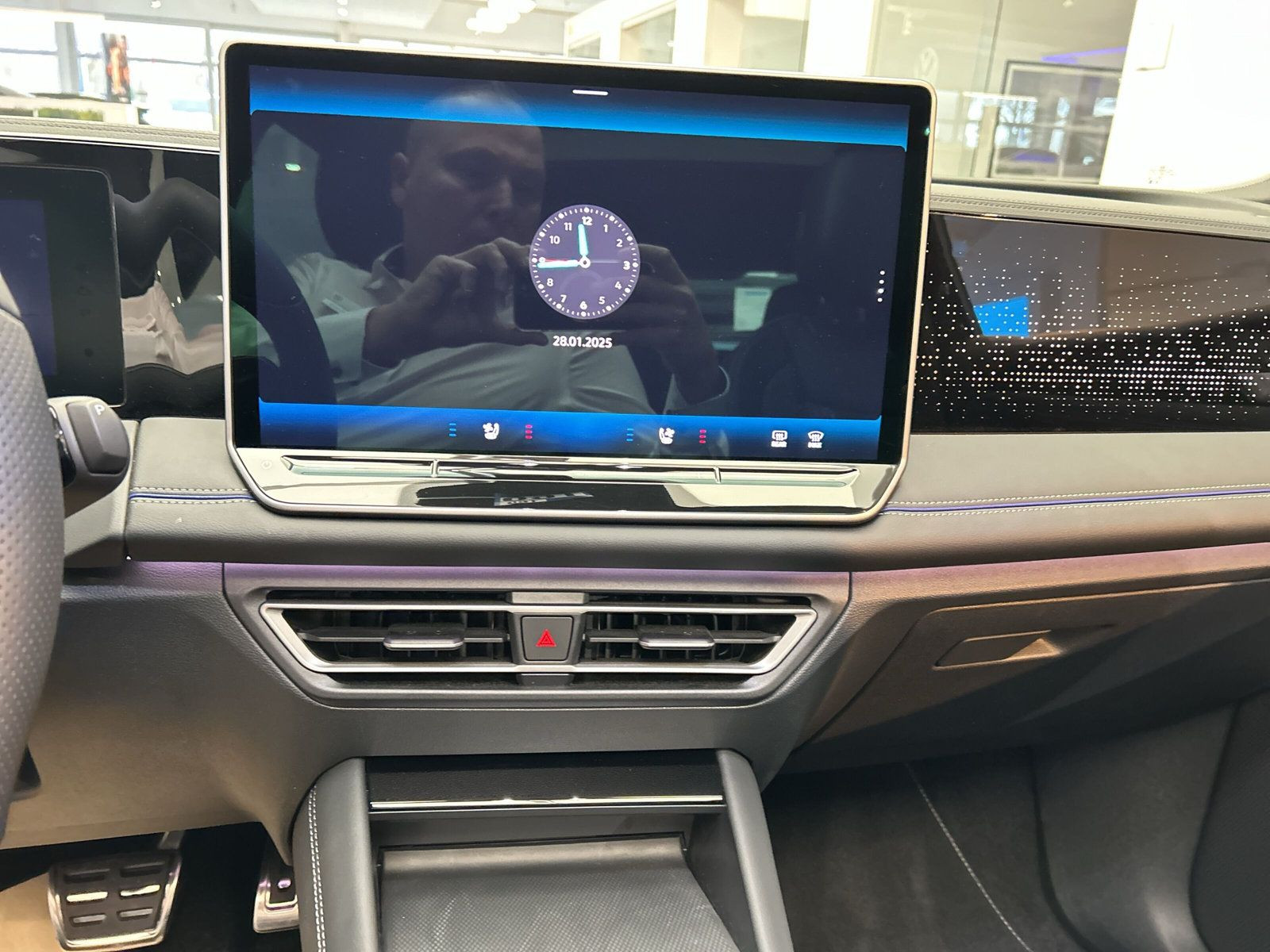 Tiguan R-Line 2,0 l TDI DSG 4MOTION+AHK+LED+ACC+