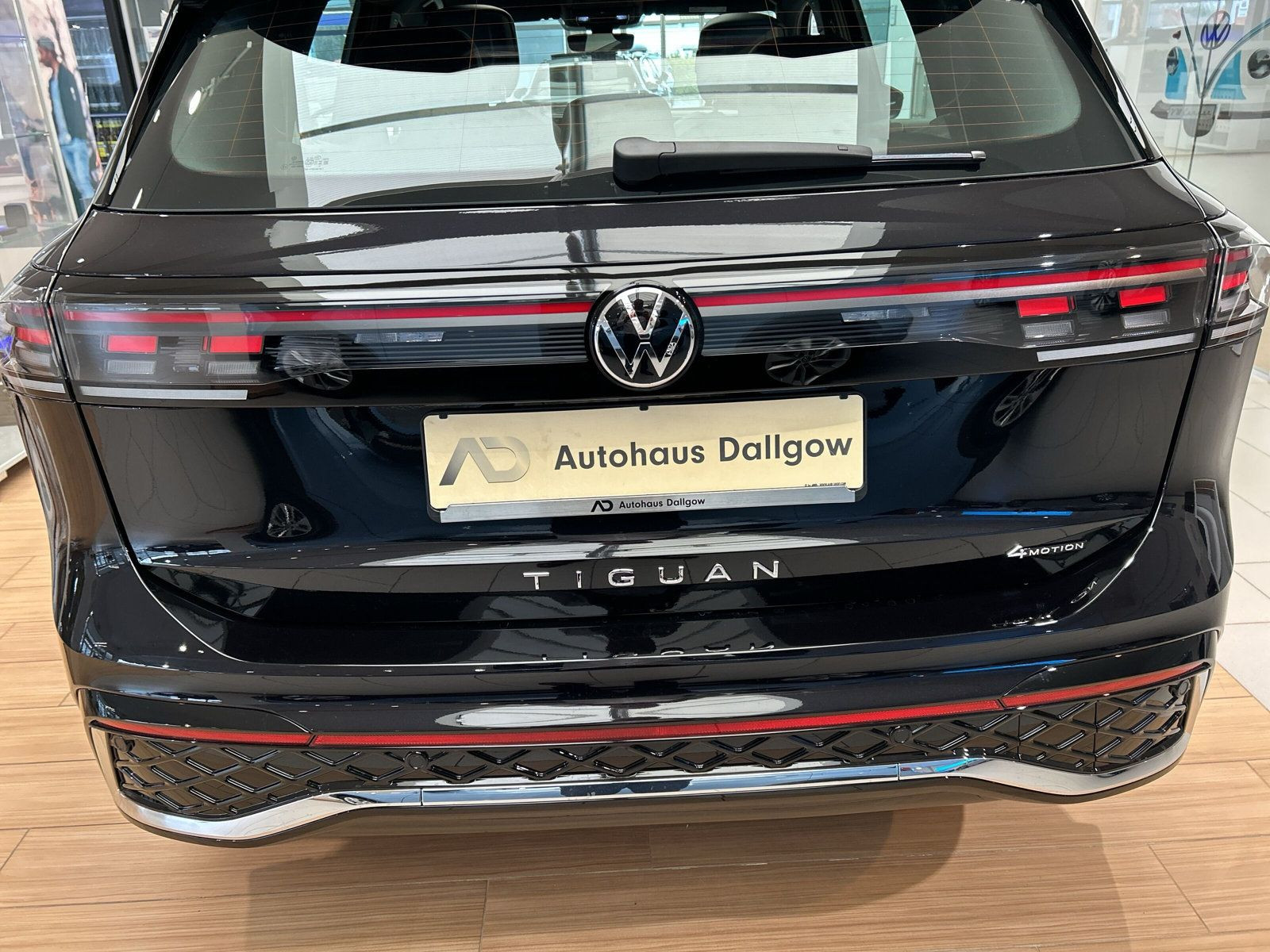 Tiguan R-Line 2,0 l TDI DSG 4MOTION+AHK+LED+ACC+