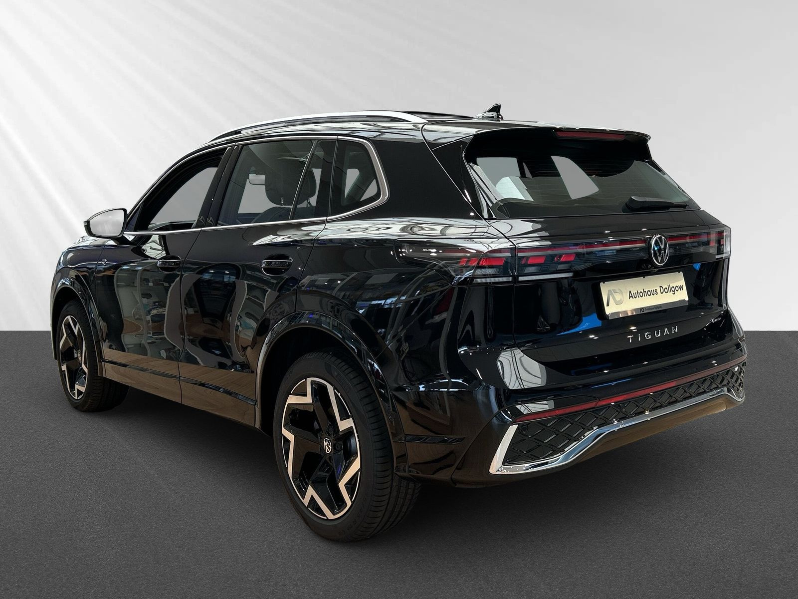 Tiguan R-Line 2,0 l TDI DSG 4MOTION+AHK+LED+ACC+