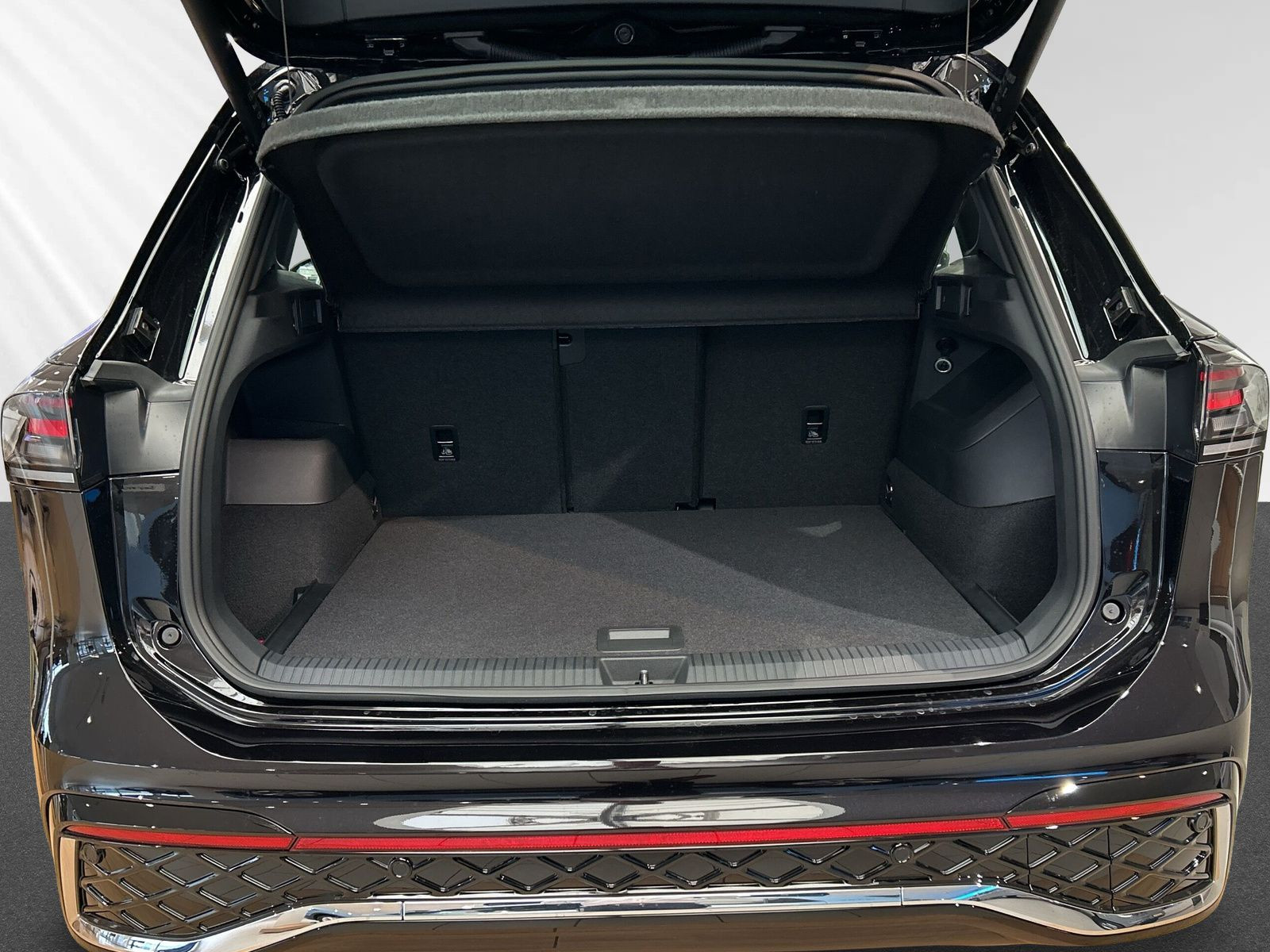 Tiguan R-Line 2,0 l TDI DSG 4MOTION+AHK+LED+ACC+
