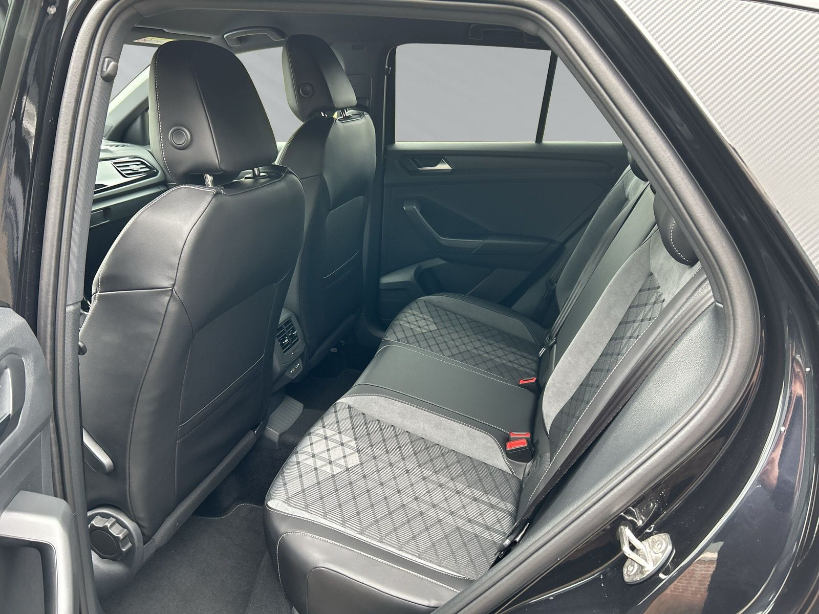 T-Roc R-Line 1.5 TSI 110 kW (150 PS) DSG+PDC+LED