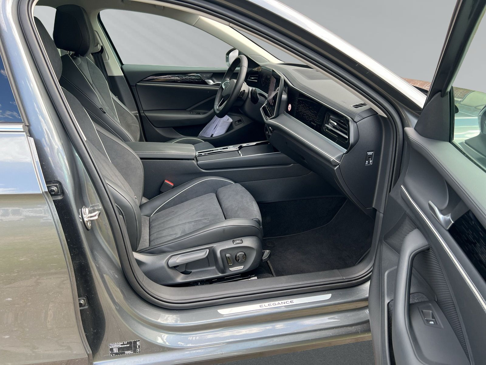 Passat Elegance 2,0 TDI (150PS)AHK+IQDRIVE+PANO+