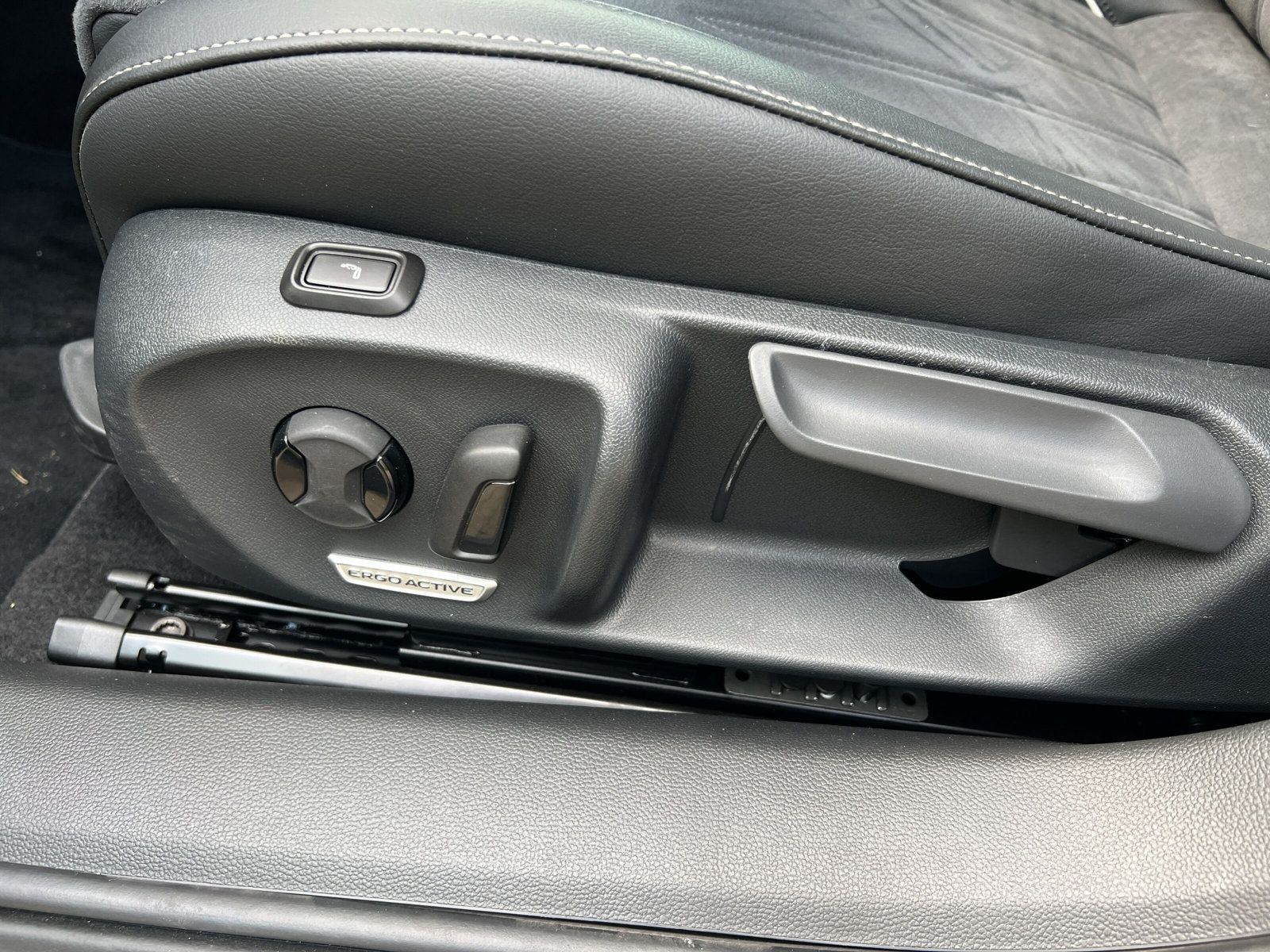 Passat Elegance 2,0 TDI (150PS)AHK+IQDRIVE+PANO+