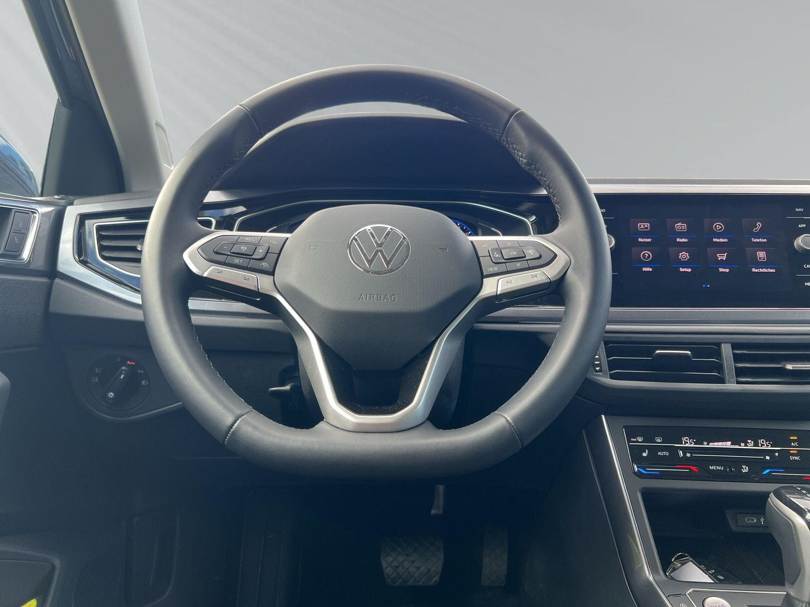 Polo Style 116 PS Alarm+Navi+RearView+Keyl.+WiRä
