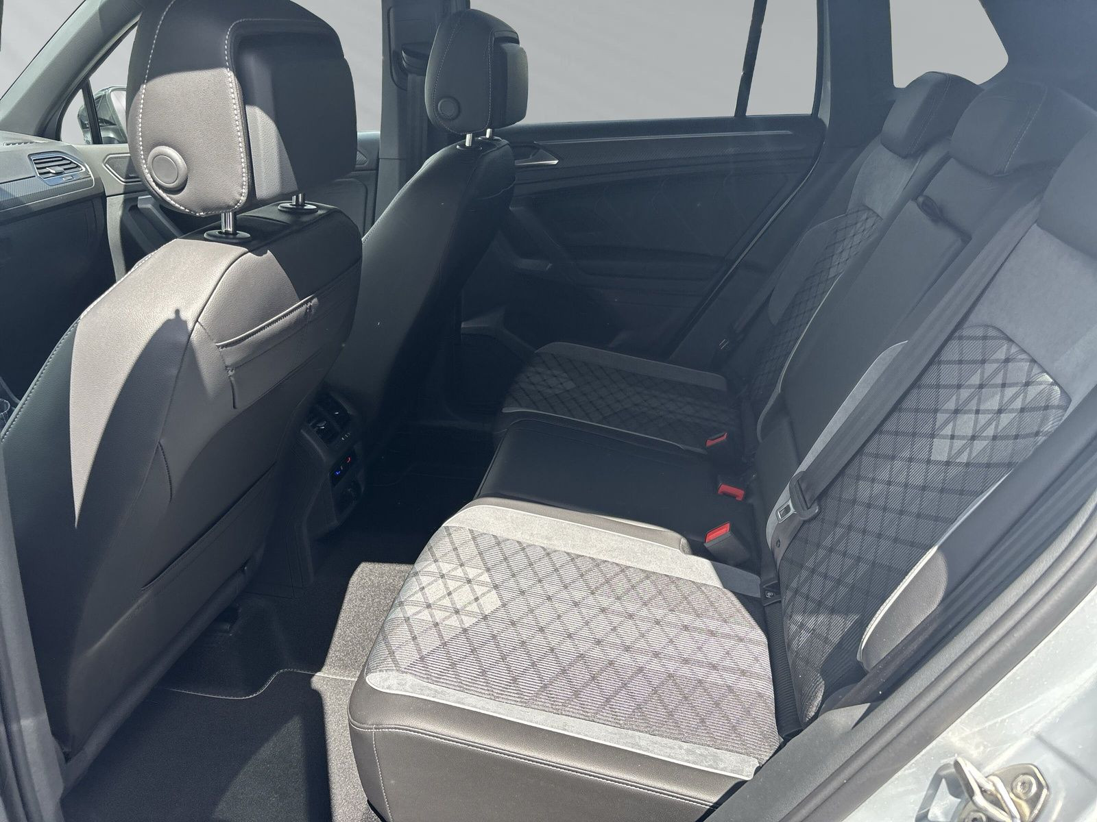 Tiguan R-Line 2,0 TSI 4MOTION 245PS DSG+LED+PDC+