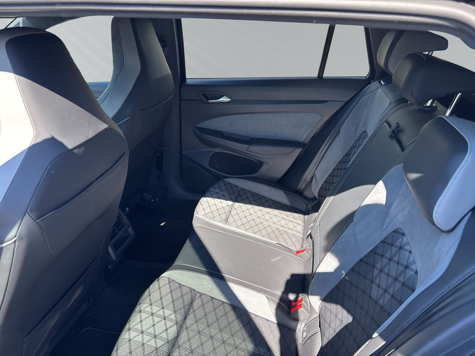 Golf Variant R-Line 1,5 l eTSI OPF 96 kW (130 PS) 7-Gang-Doppelkupplungsgetriebe DSG