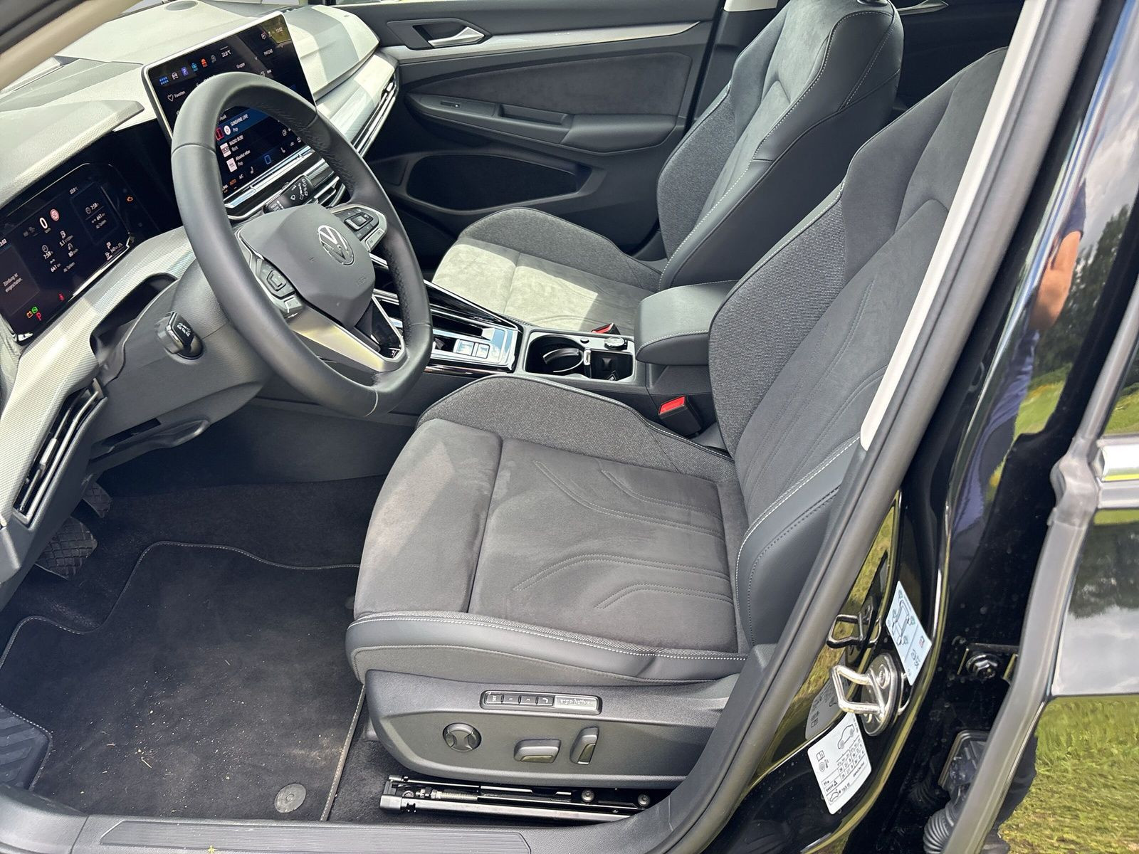 Golf VIII 1.5 eTSI Style Busin.Prem+Pano+LEDmatr