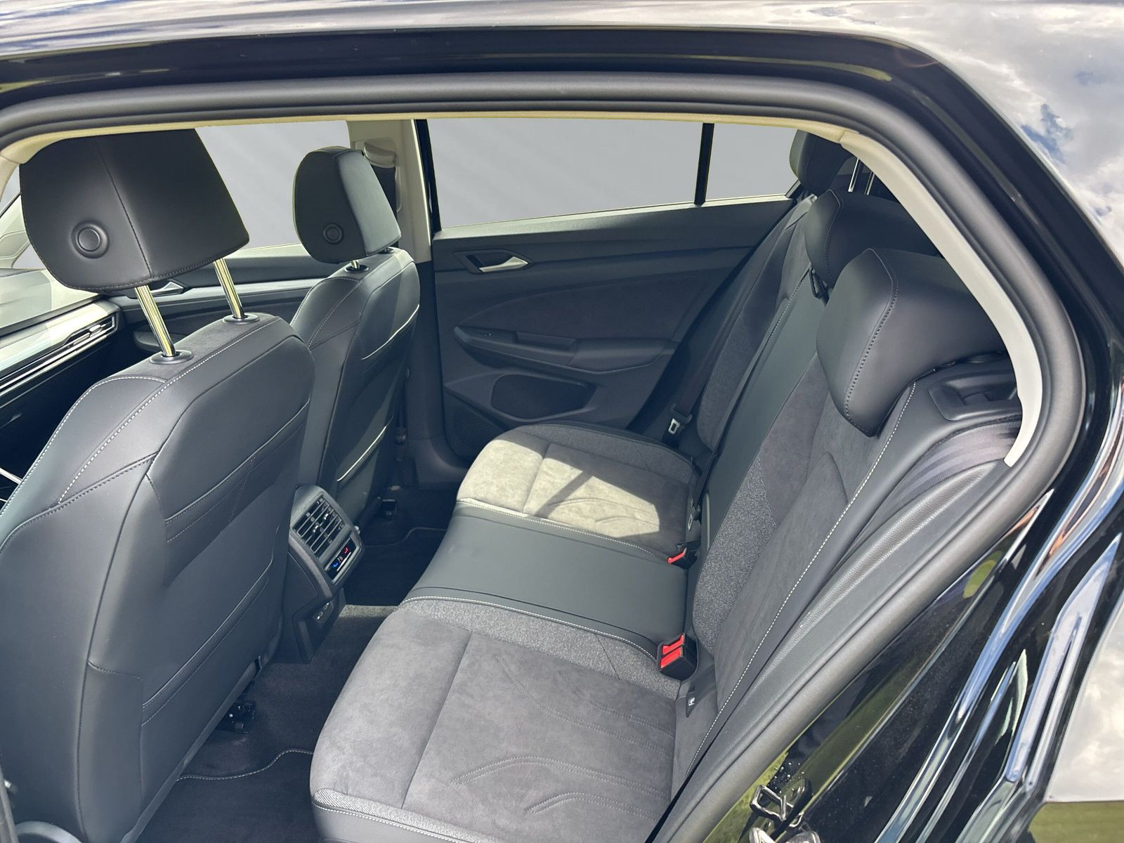 Golf VIII 1.5 eTSI Style Busin.Prem+Pano+LEDmatr