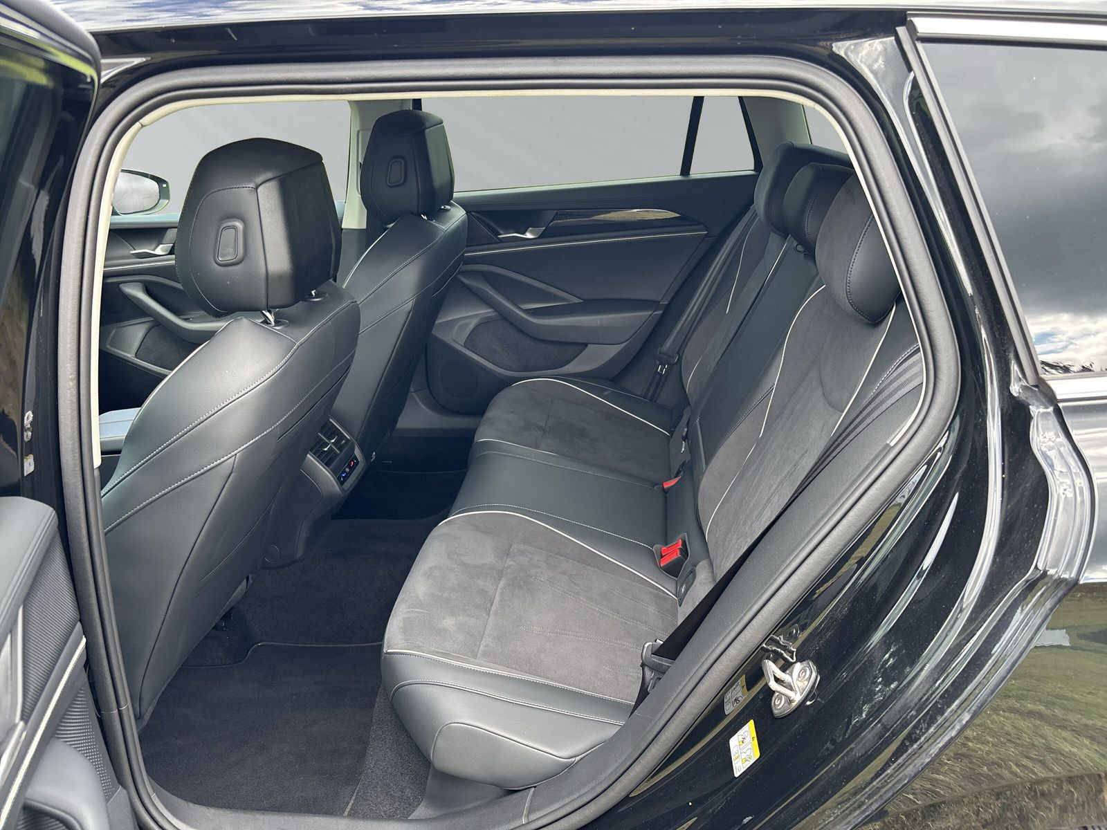 Passat Variant Business 1,5l eTSi 150PS*NEU MOD.