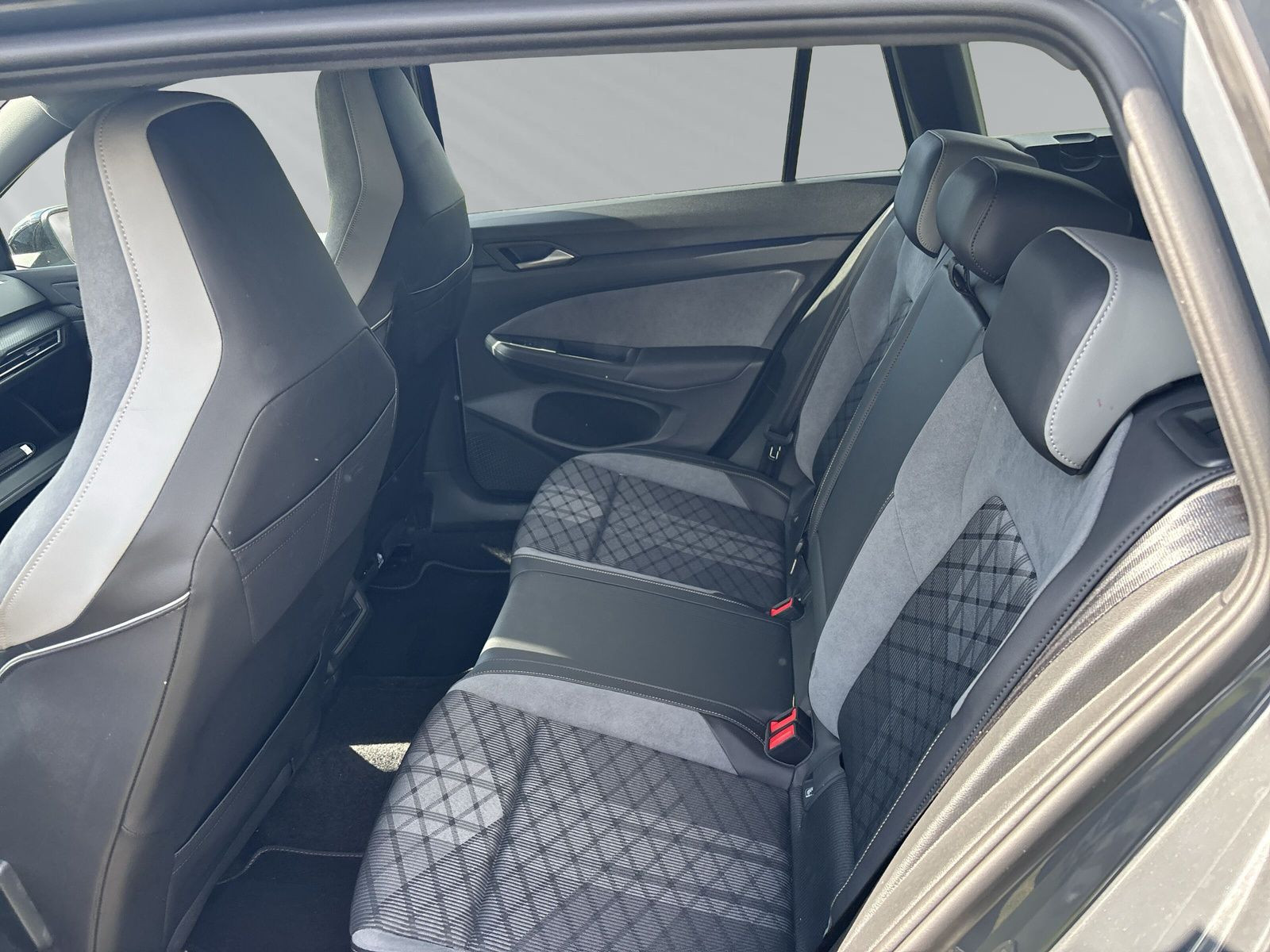 Golf Variant R-Line 1,5 l eTSI OPF 96 kW (130 PS) 7-Gang-Doppelkupplungsgetriebe DSG