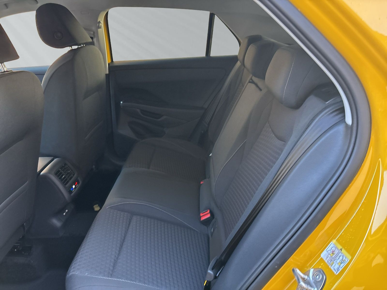 T-Roc Life 1.5 l eTSI 85 kW 7-G. * UVP: 38.130 ¤