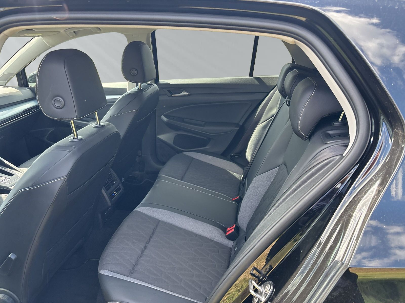 Golf VIII 1.5 eTSI Goal AHKklap+LEDmatr+RFK+WiRä