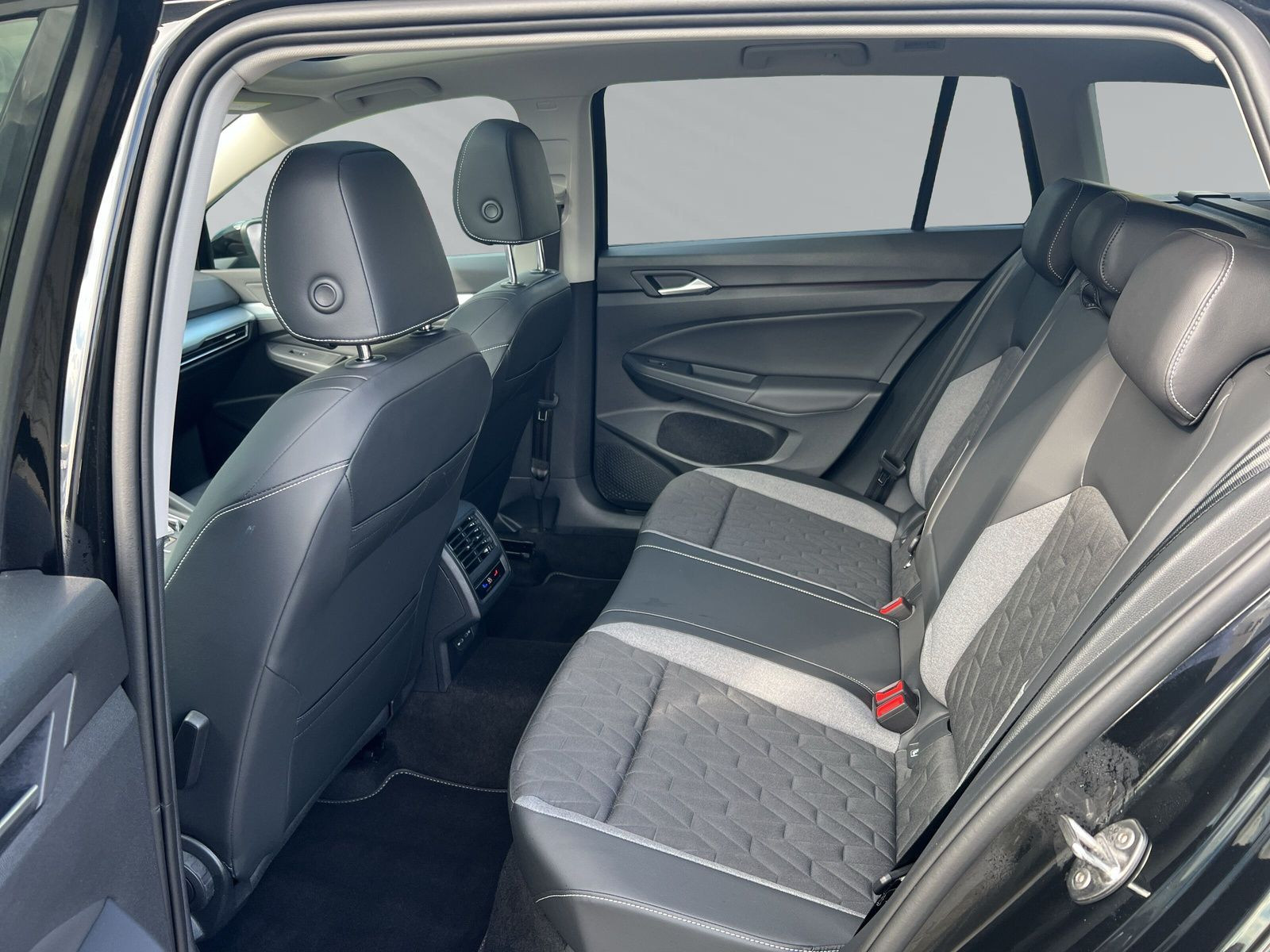 Golf Variant 1.5eTSI Goal+AHK klap+PANO+RFK+WiRä