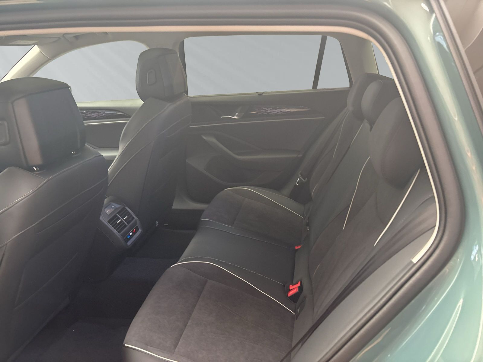 Passat Elegance 2,0 l TDI AHK+Assist+Pano(voll)