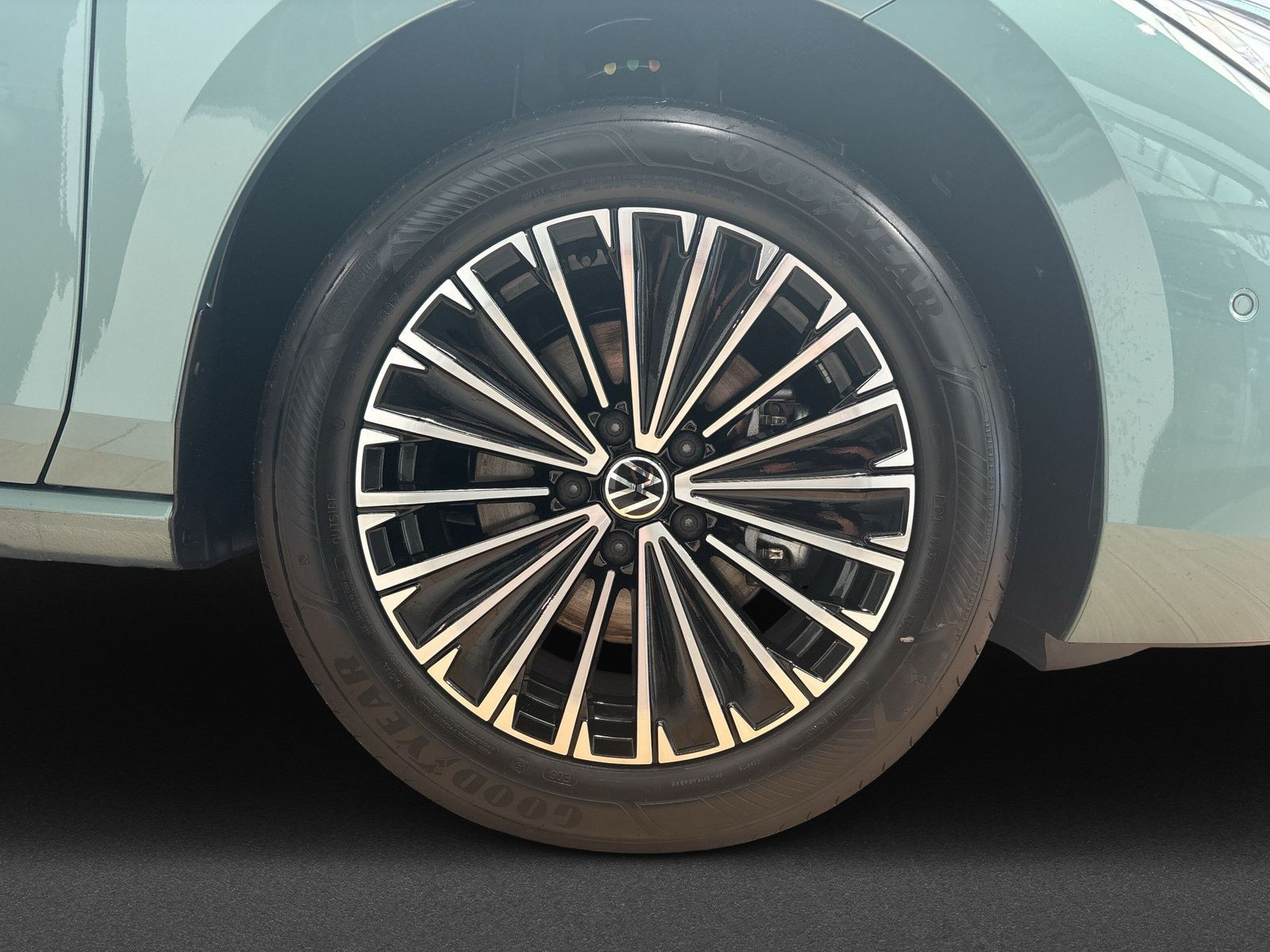 Passat Elegance 2,0 l TDI AHK+Assist+Pano(voll)