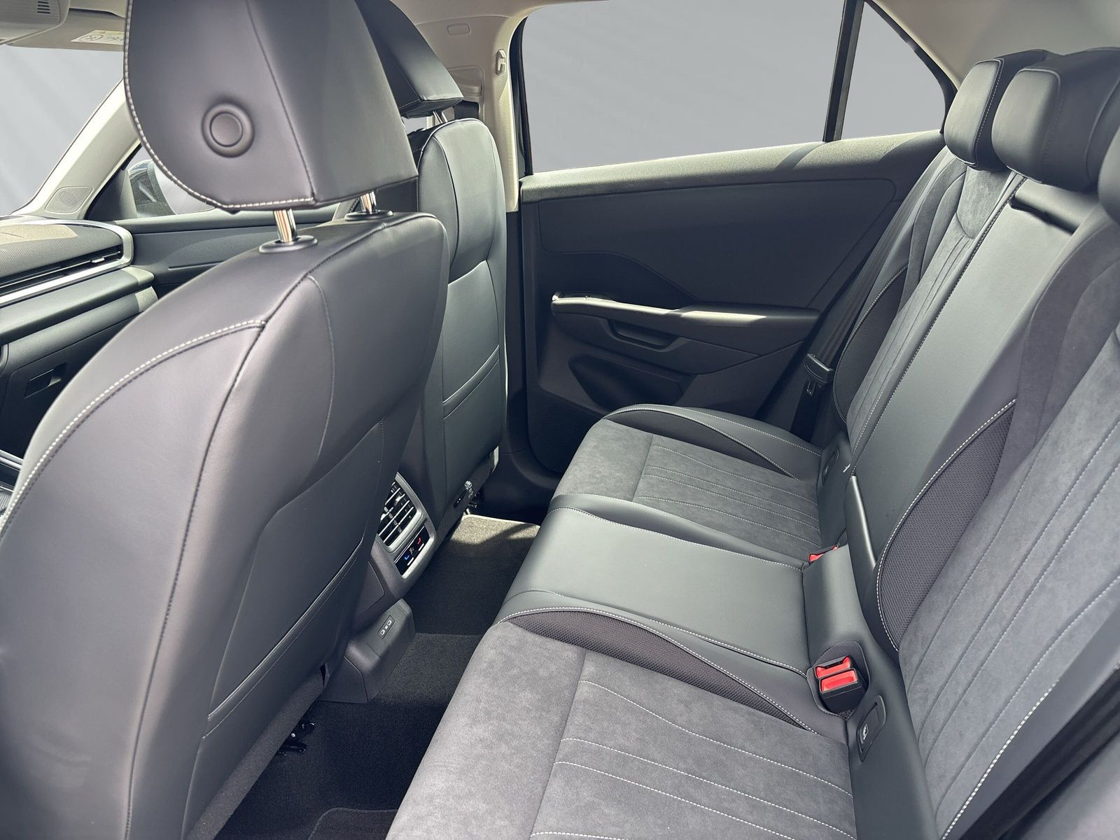 T-Roc Style 1.5 l eTSI OPF 110 kW (150 P S) 7-Gang-Doppelkupplungsgetriebe DSG