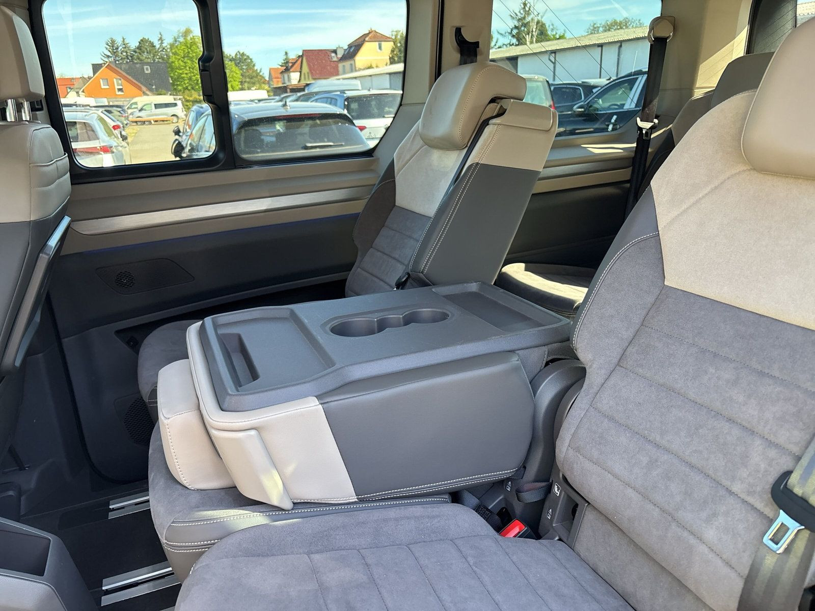 Multivan Life AHK/Adap Fahrw/AssistPaket/Busines