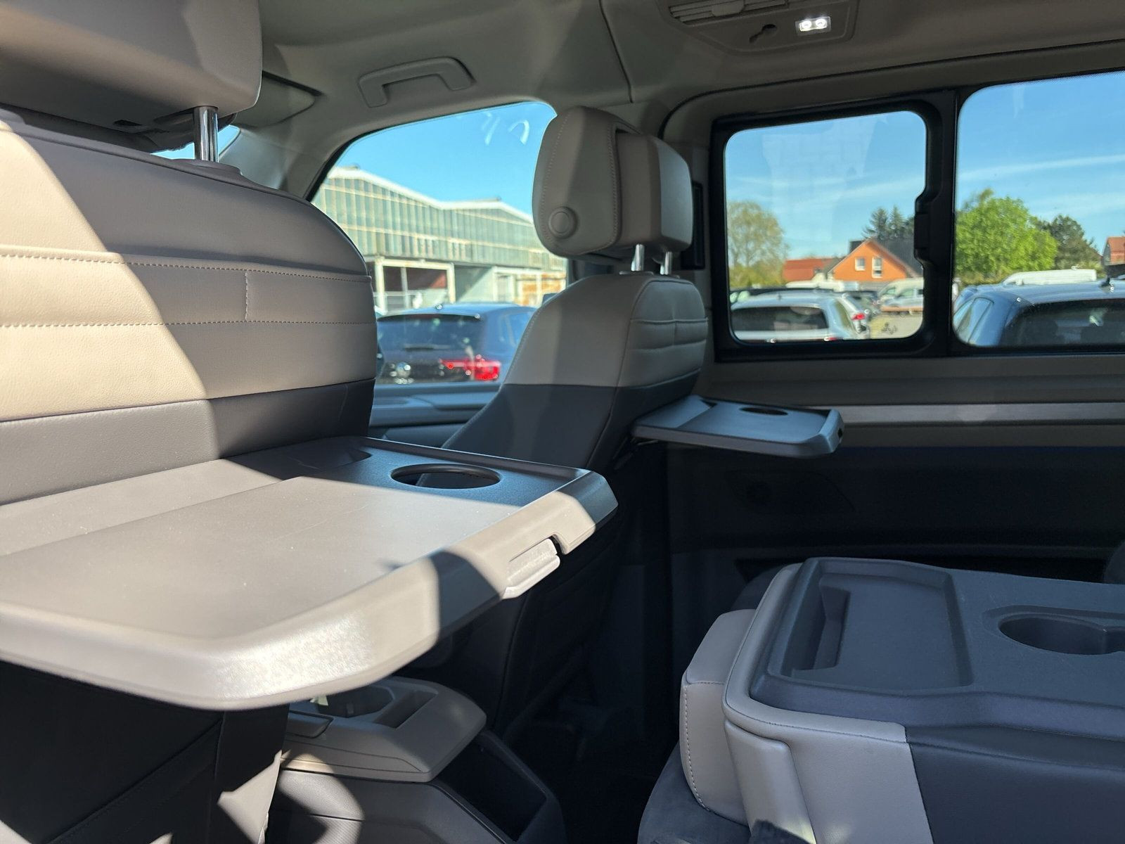 Multivan Life AHK/Adap Fahrw/AssistPaket/Busines