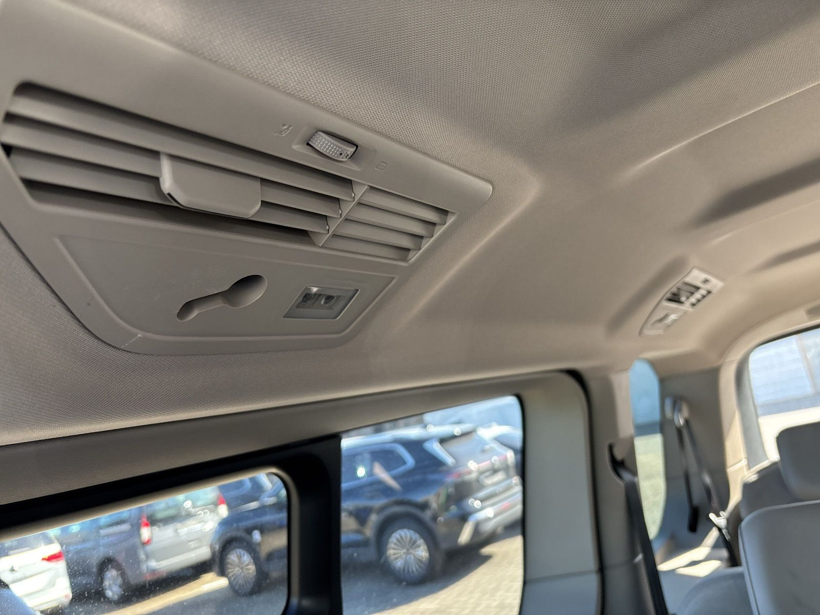 Multivan Life AHK/Adap Fahrw/AssistPaket/Busines